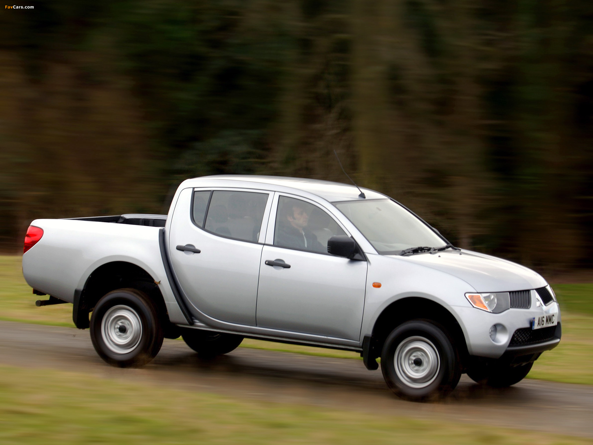 Mitsubishi L200 4Work Double Cab UK-spec 2006–10 wallpapers (2048 x 1536)