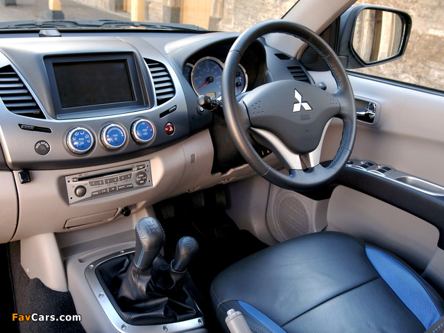 Photos of Mitsubishi L200 Animal UK-spec 2006–10 (640 x 480)