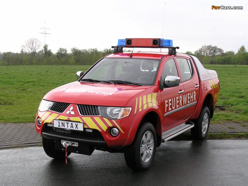 Photos of Mitsubishi L200 Double Cab Feuerwehr 2006–10 (800 x 600)