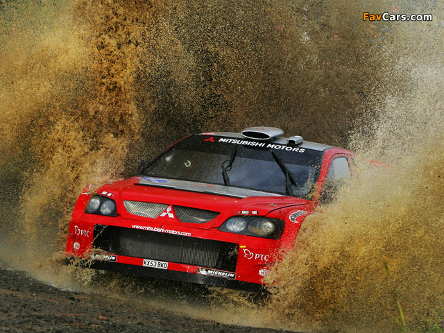 Photos of Mitsubishi Lancer WRC04 2004 (640 x 480)