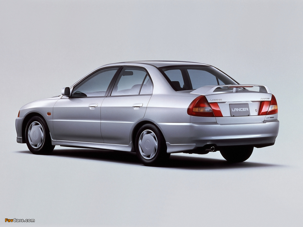 Photos of Mitsubishi Lancer JP-spec 1995–97 (1024 x 768)