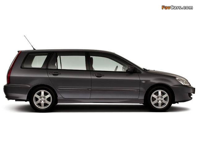 Photos of Mitsubishi Lancer Wagon 2005–07 (640 x 480)