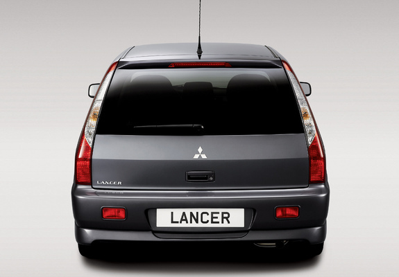 Photos of Mitsubishi Lancer Wagon 2005–07