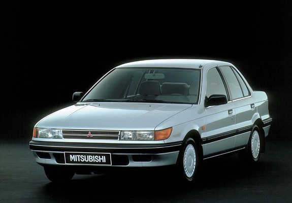 Pictures of Mitsubishi Lancer Sedan 1988–91