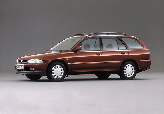 Pictures of Mitsubishi Lancer Wagon 1992–2000