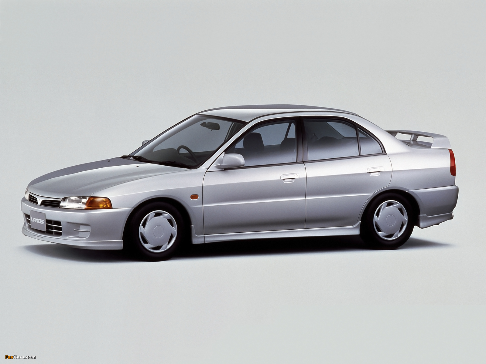 Pictures of Mitsubishi Lancer JP-spec 1995–97 (1600 x 1200)