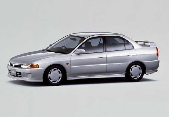 Pictures of Mitsubishi Lancer JP-spec 1995–97