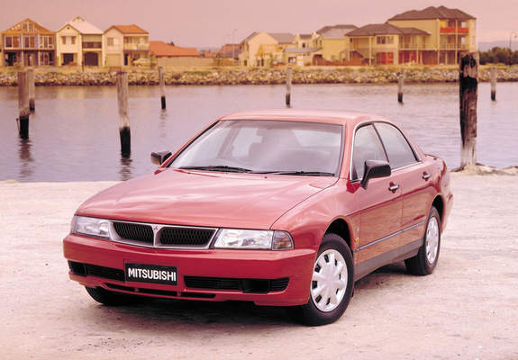 Mitsubishi Magna 1996–2000 images