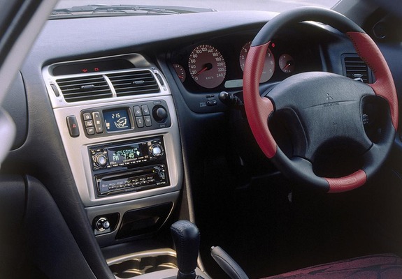 Mitsubishi Magna Ralliart 1996–2000 pictures