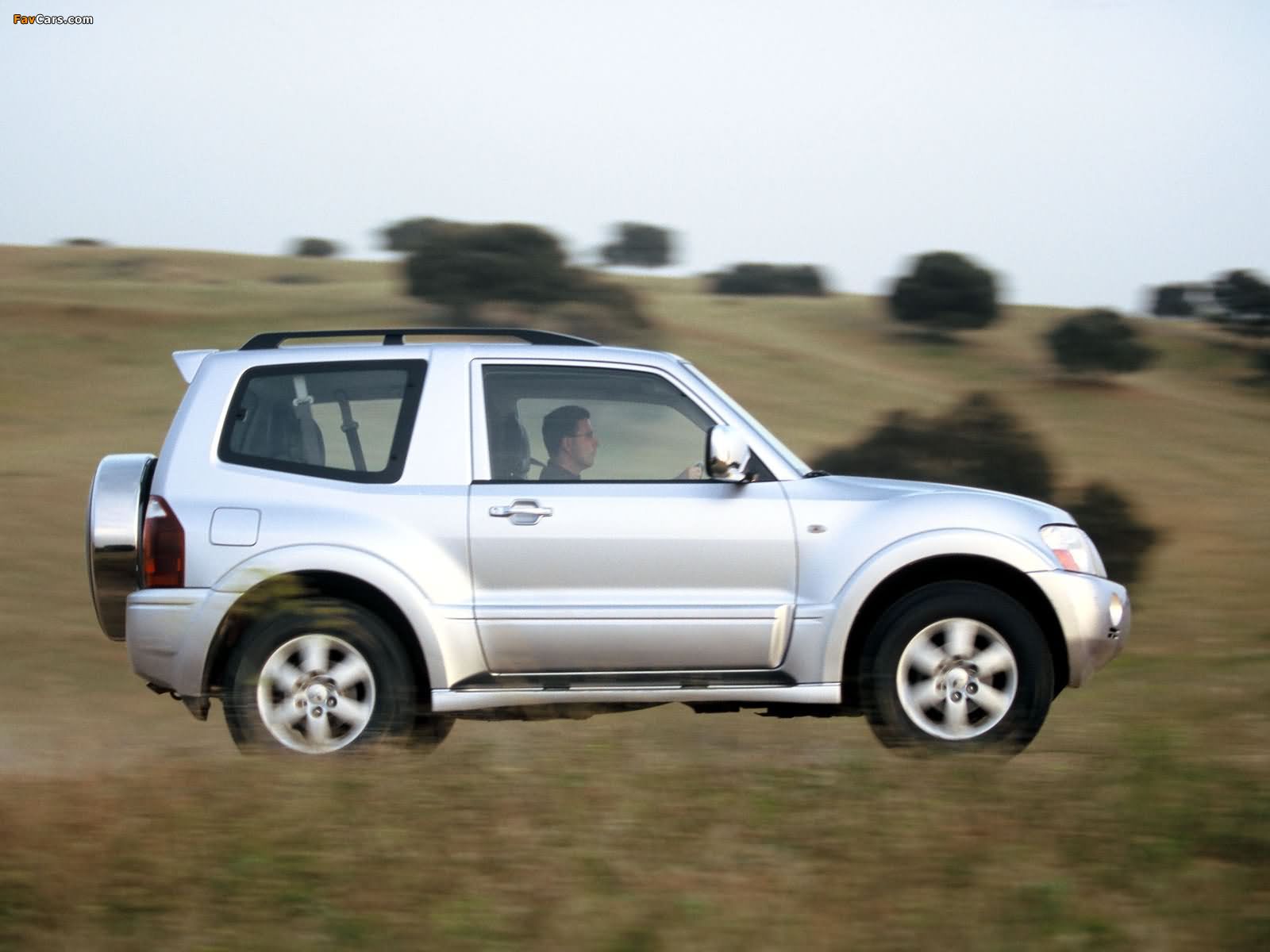 Images of Mitsubishi Montero 3-door 1999–2006 (1600 x 1200)