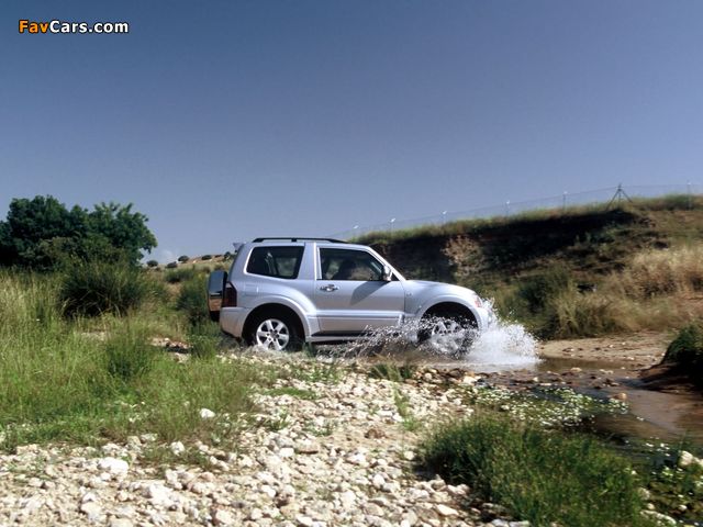 Images of Mitsubishi Montero 3-door 1999–2006 (640 x 480)