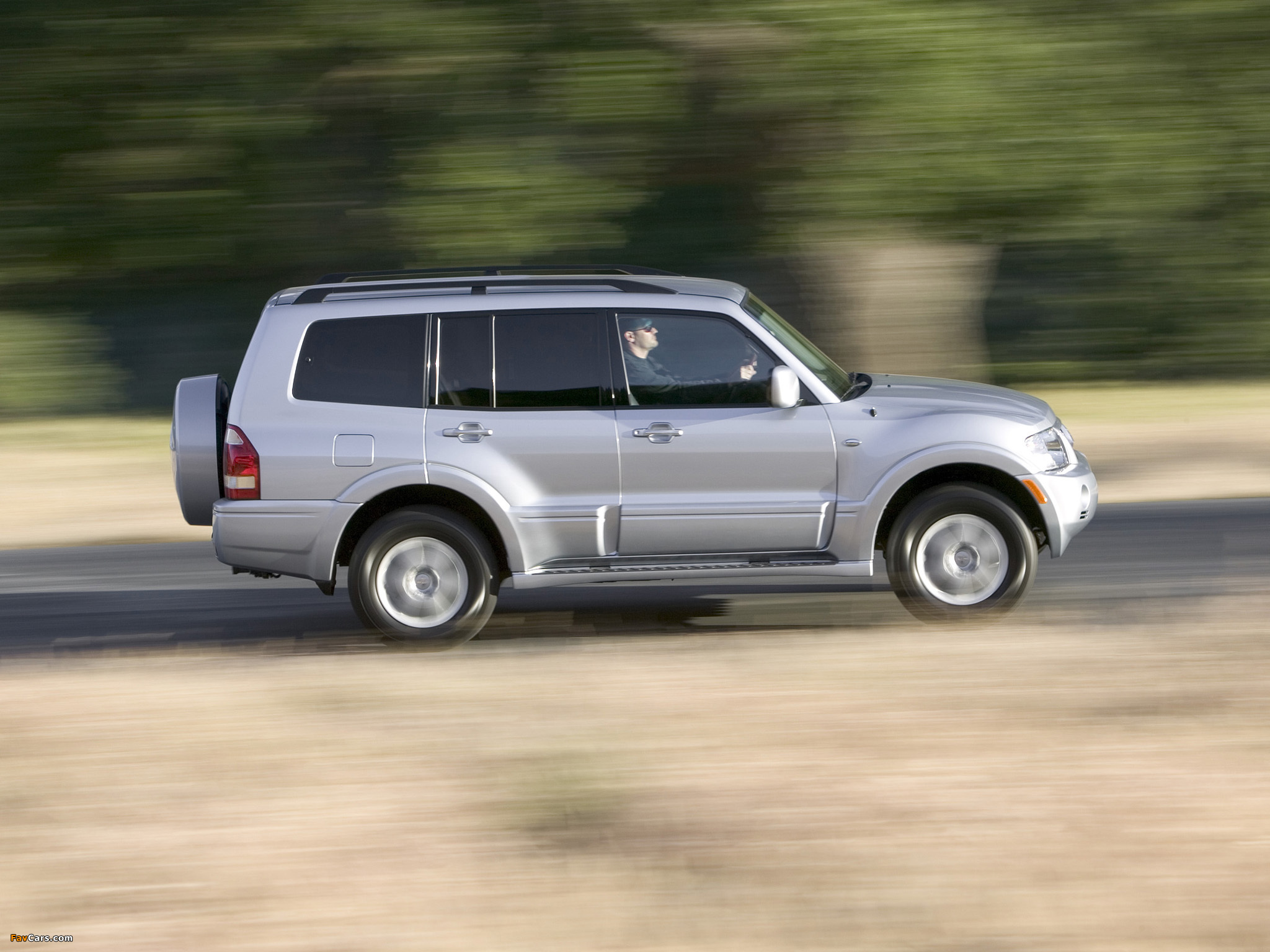 Images of Mitsubishi Montero 5-door 1999–2006 (2048 x 1536)