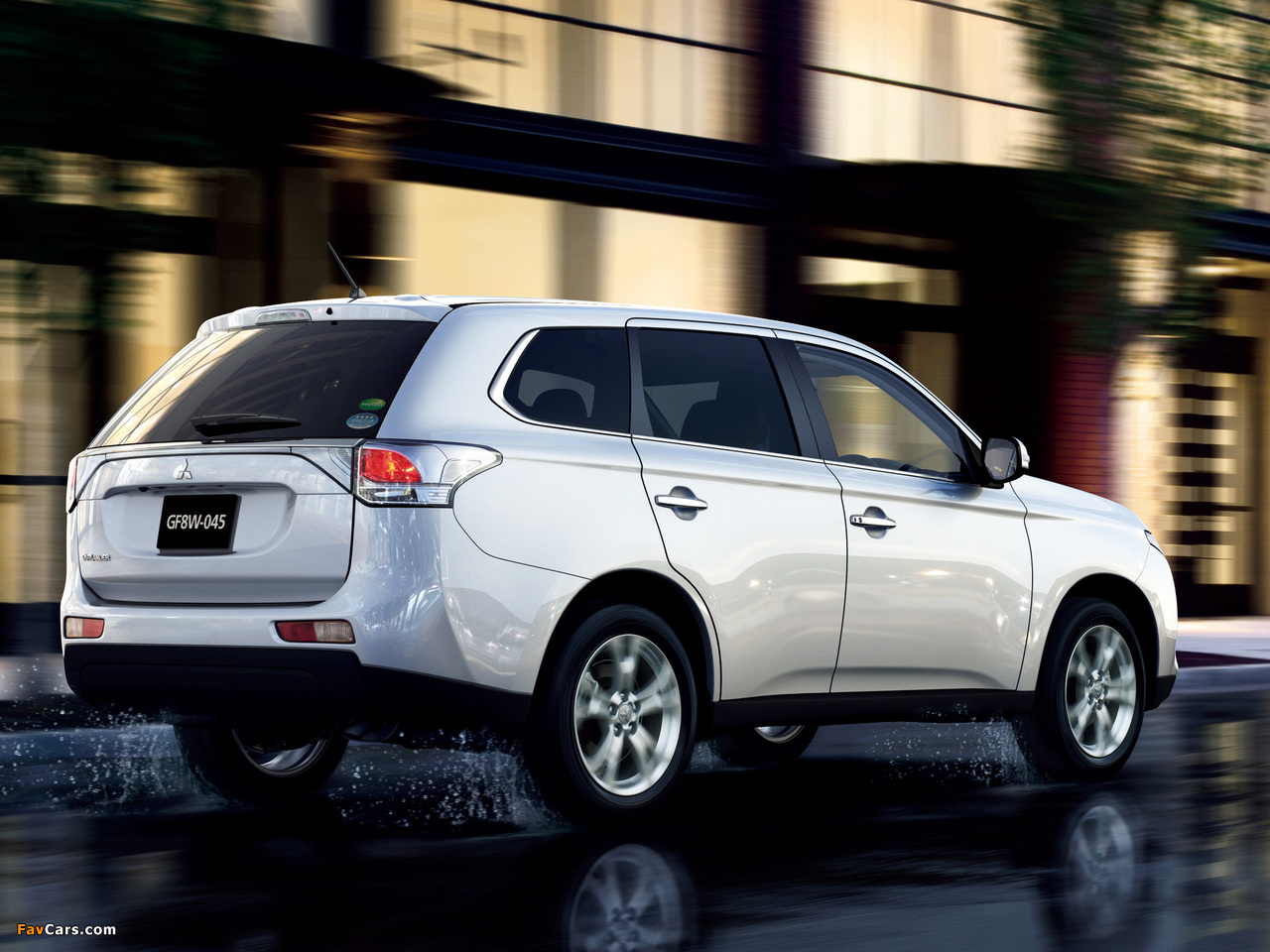 Images of Mitsubishi Outlander JP-spec 2012 (1280 x 960)