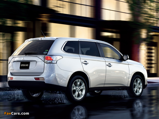 Images of Mitsubishi Outlander JP-spec 2012 (640 x 480)