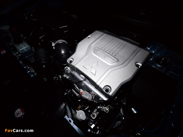 Images of Mitsubishi Outlander PHEV JP-spec 2012 (640 x 480)