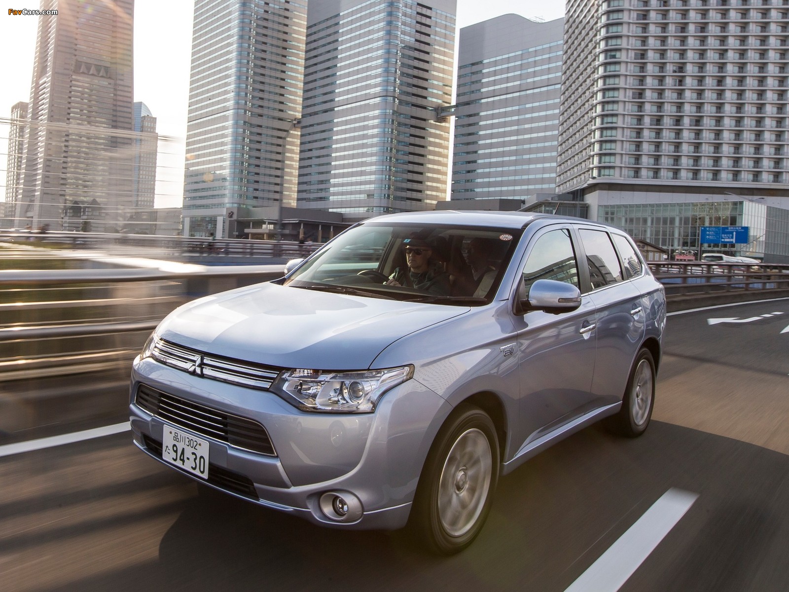 Images of Mitsubishi Outlander PHEV JP-spec 2012 (1600 x 1200)