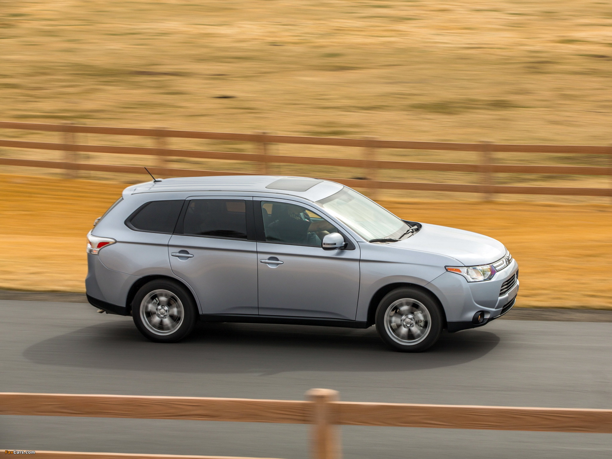 Images of Mitsubishi Outlander US-spec 2013 (2048 x 1536)