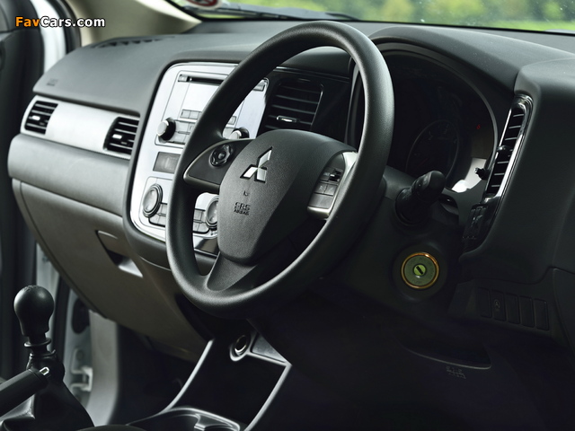 Images of Mitsubishi Outlander Commercial 2013 (640 x 480)