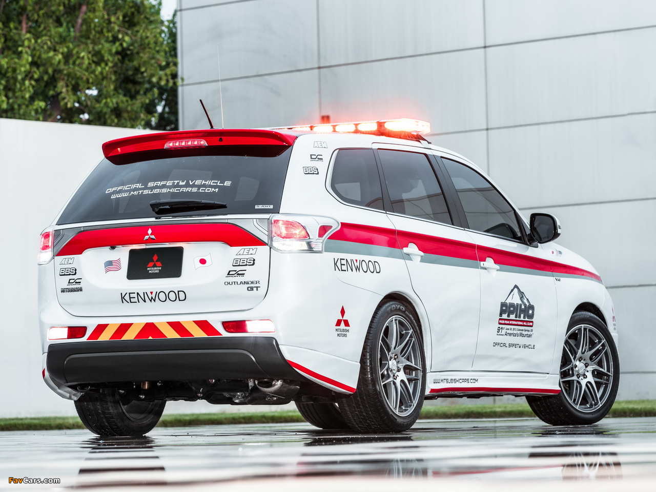 Images of Mitsubishi Outlander GT Pikes Peak Safety Car 2013 (1280 x 960)