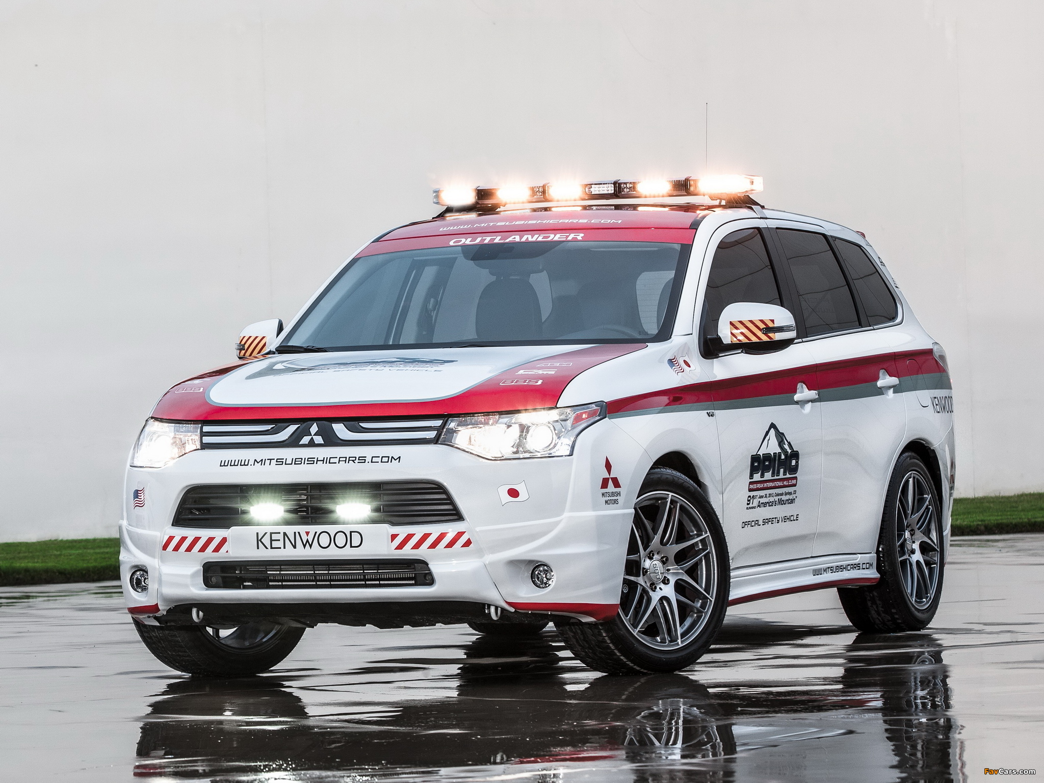 Images of Mitsubishi Outlander GT Pikes Peak Safety Car 2013 (2048 x 1536)