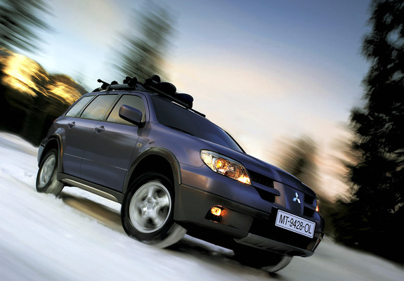 Mitsubishi Outlander 2003–06 wallpapers