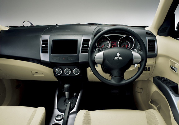 Mitsubishi Outlander JP-spec 2005–12 photos