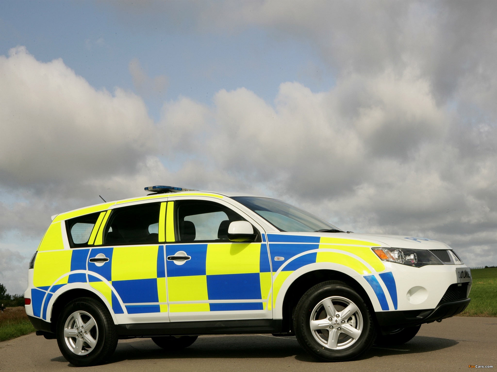 Mitsubishi Outlander UK Police 2007–09 pictures (2048 x 1536)