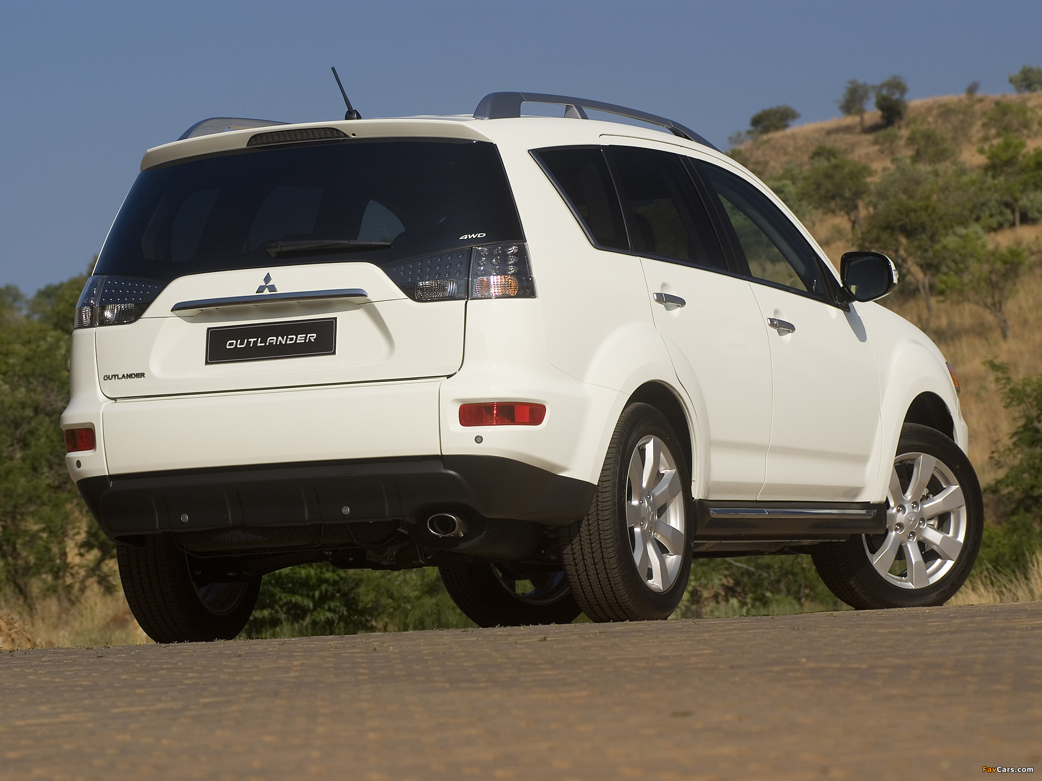 Mitsubishi Outlander ZA-spec 2010–12 photos (2048 x 1536)