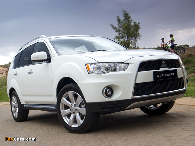 Mitsubishi Outlander ZA-spec 2010–12 pictures (640 x 480)