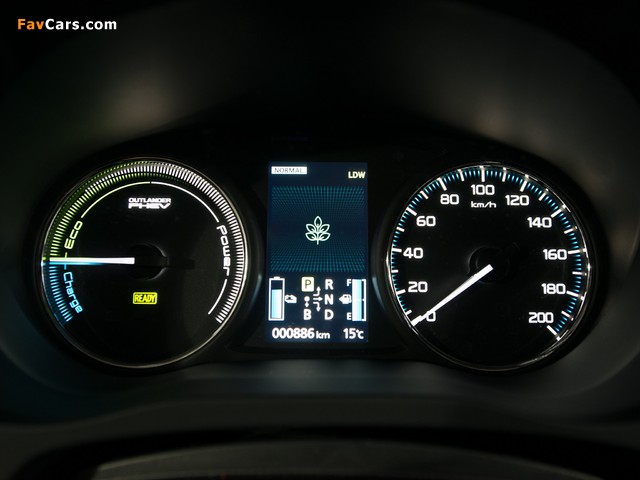 Mitsubishi Outlander PHEV 2012 images (640 x 480)