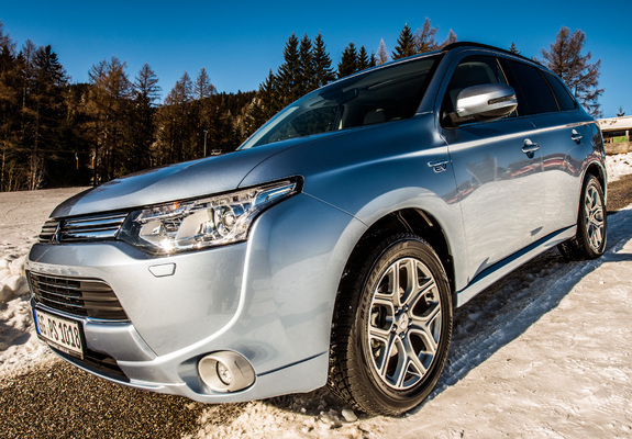 Mitsubishi Outlander PHEV 2012 photos