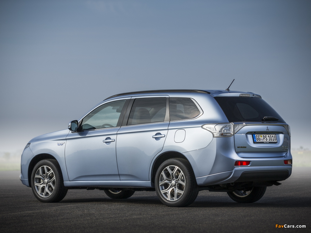 Mitsubishi Outlander PHEV 2012 pictures (1024 x 768)