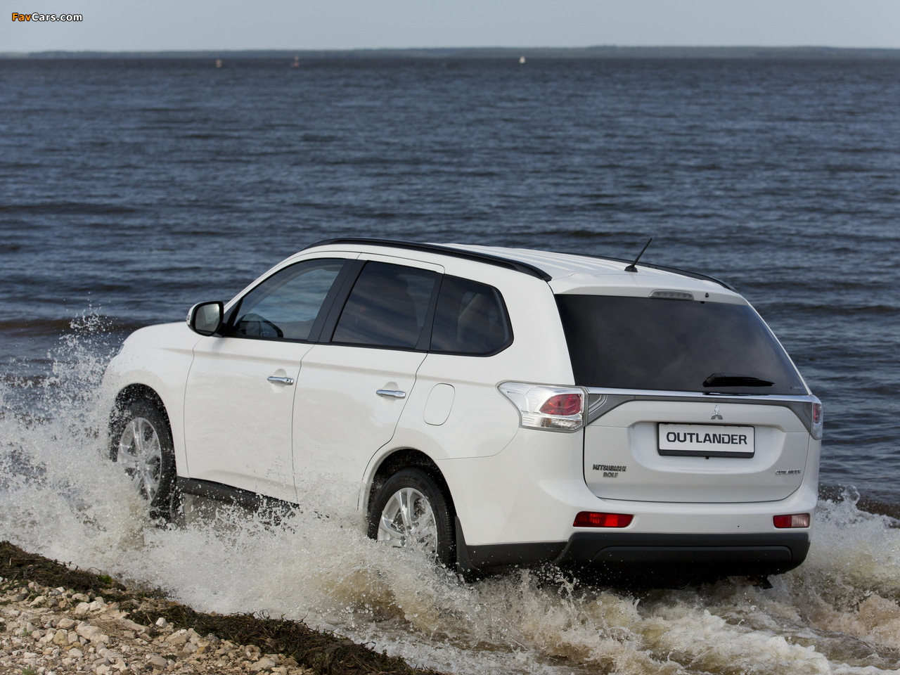 Mitsubishi Outlander 2012 wallpapers (1280 x 960)