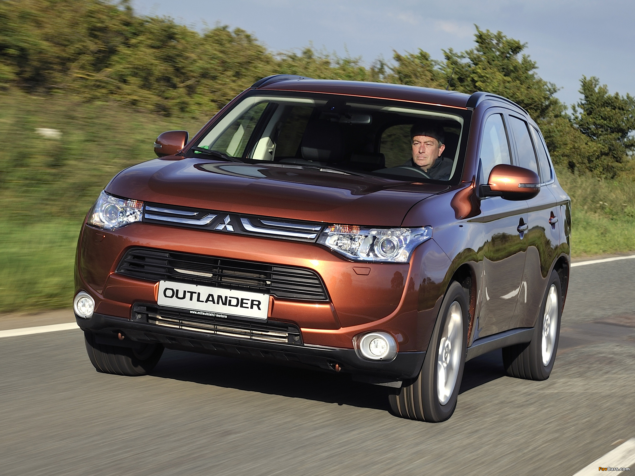 Mitsubishi Outlander 2012 wallpapers (2048 x 1536)