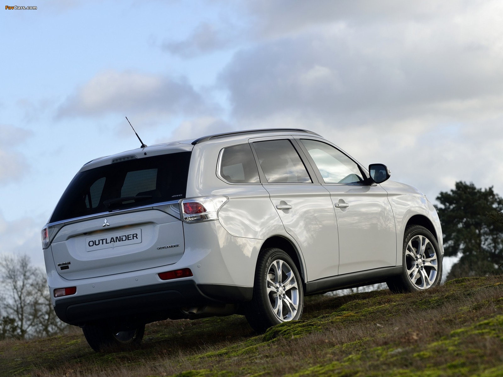 Mitsubishi Outlander UK-spec 2013 pictures (1600 x 1200)