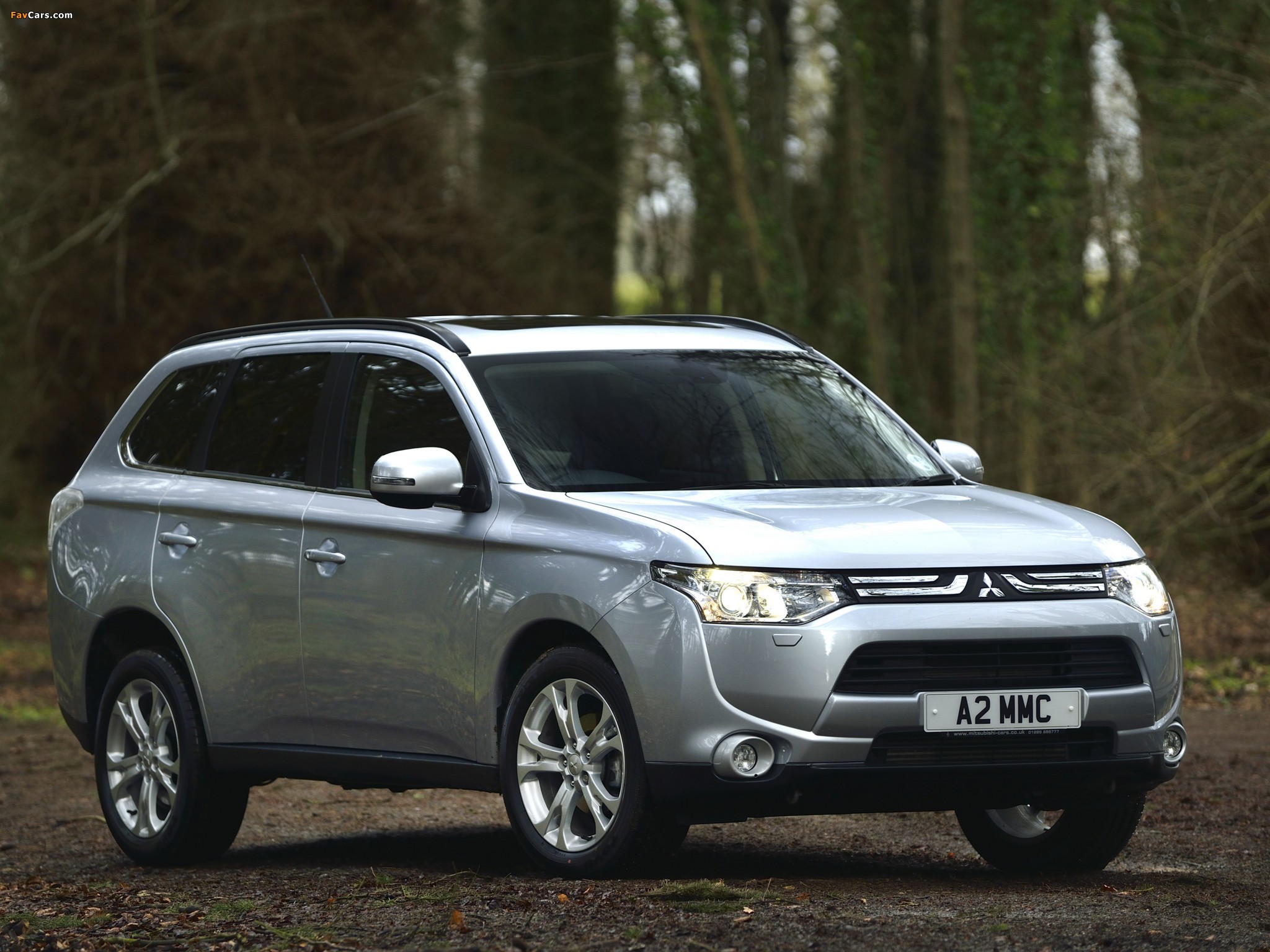 Mitsubishi Outlander UK-spec 2013 wallpapers (2048 x 1536)