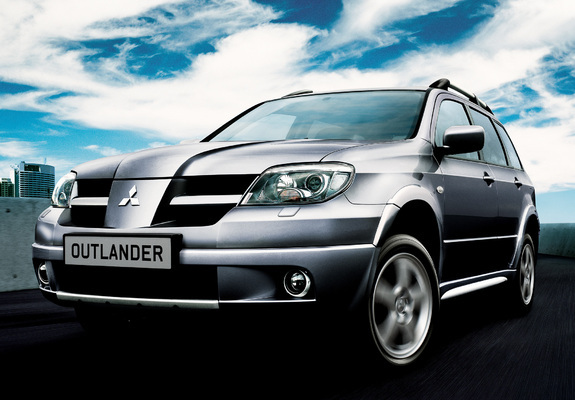 Photos of Mitsubishi Outlander 2003–06