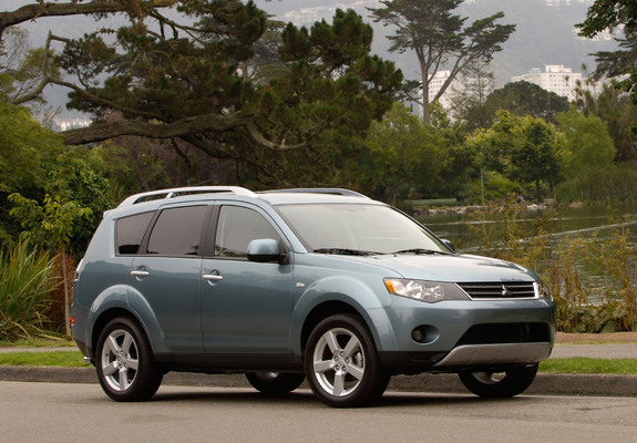 Photos of Mitsubishi Outlander US-spec 2007–09