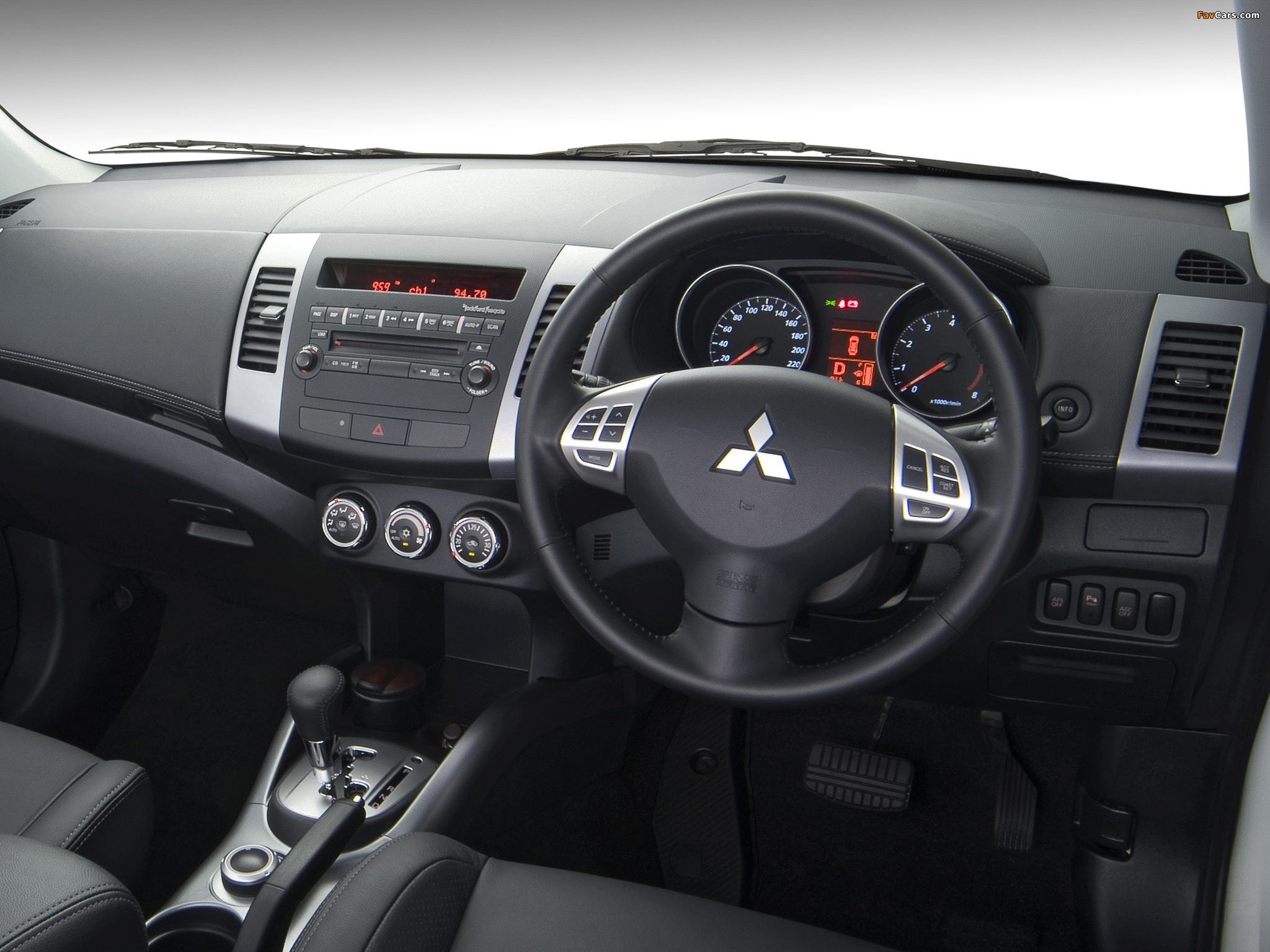 Photos of Mitsubishi Outlander ZA-spec 2010–12 (2048 x 1536)