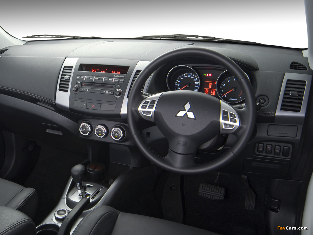 Photos of Mitsubishi Outlander ZA-spec 2010–12 (1024 x 768)