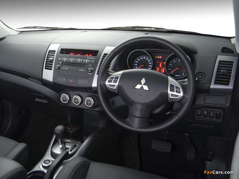 Photos of Mitsubishi Outlander ZA-spec 2010–12 (800 x 600)