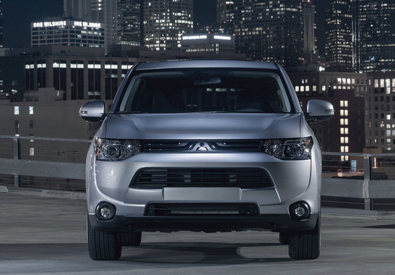 Photos of Mitsubishi Outlander US-spec 2013