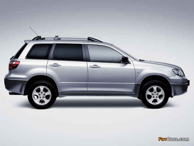 Pictures of Mitsubishi Outlander 2003–06 (640 x 480)