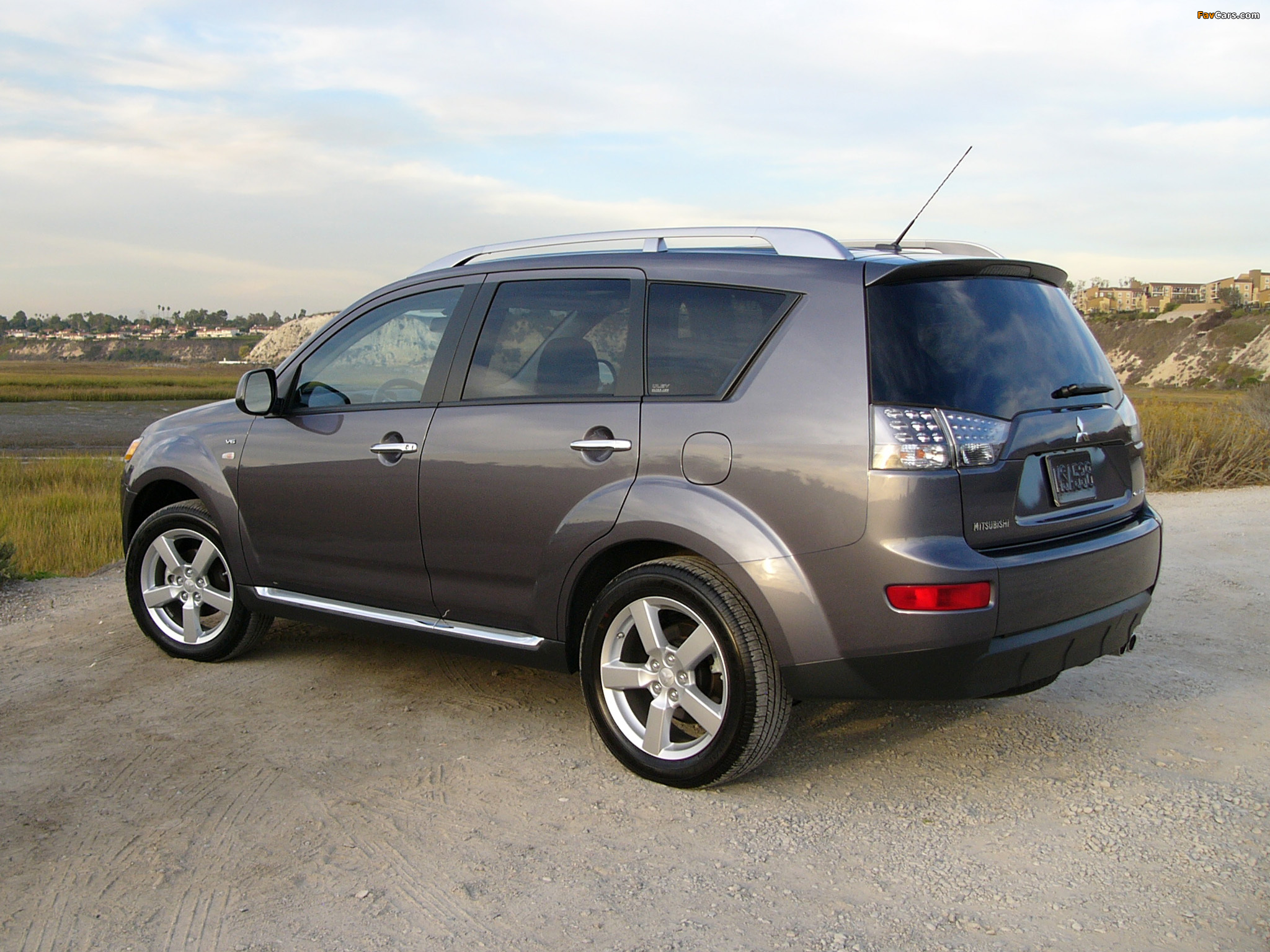 Pictures of Mitsubishi Outlander US-spec 2007–09 (2048 x 1536)