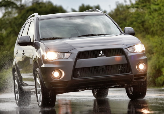 Pictures of Mitsubishi Outlander US-spec 2009