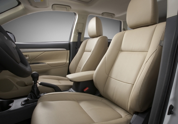 Pictures of Mitsubishi Outlander 2012