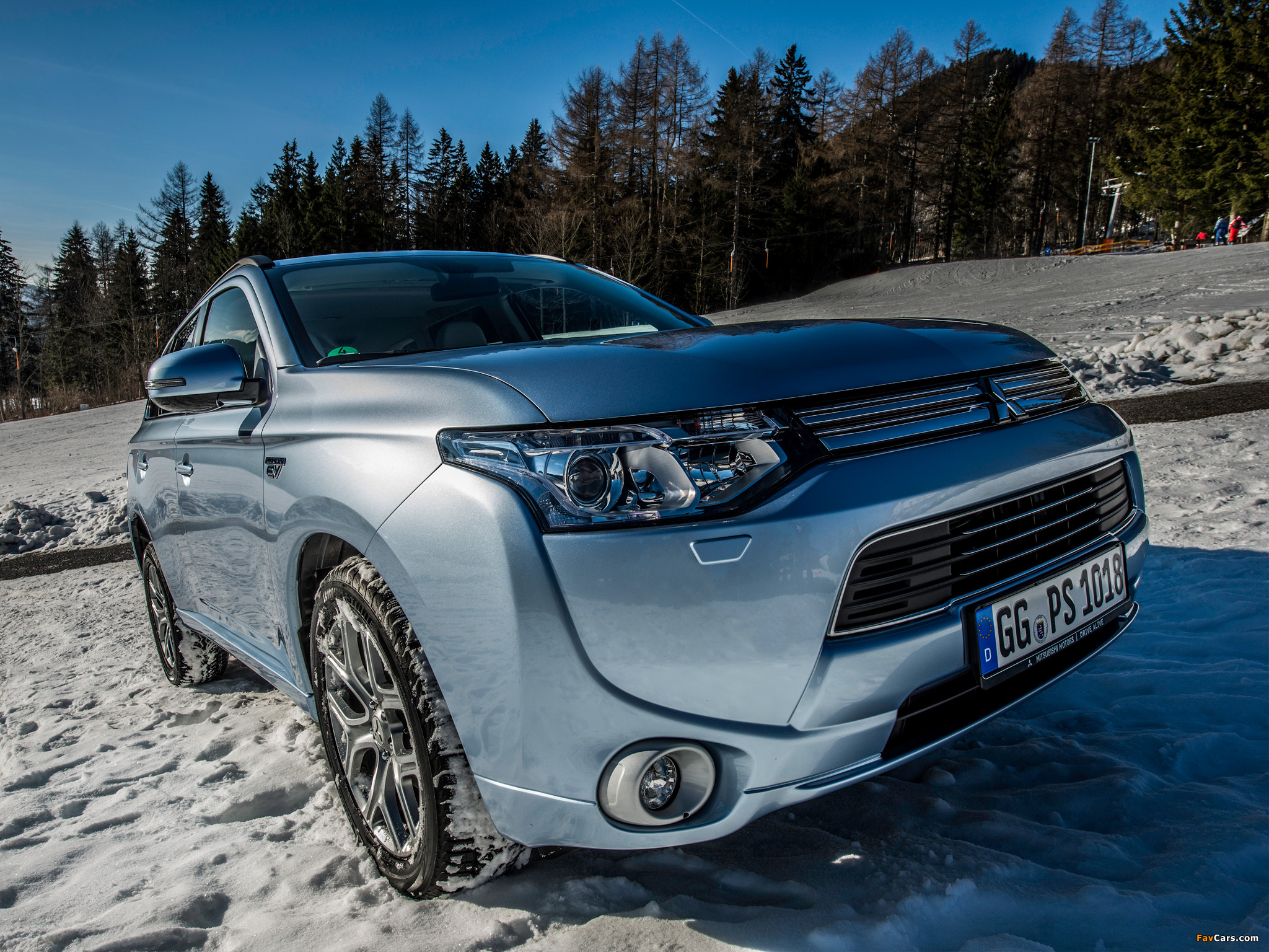 Pictures of Mitsubishi Outlander PHEV 2012 (2048 x 1536)