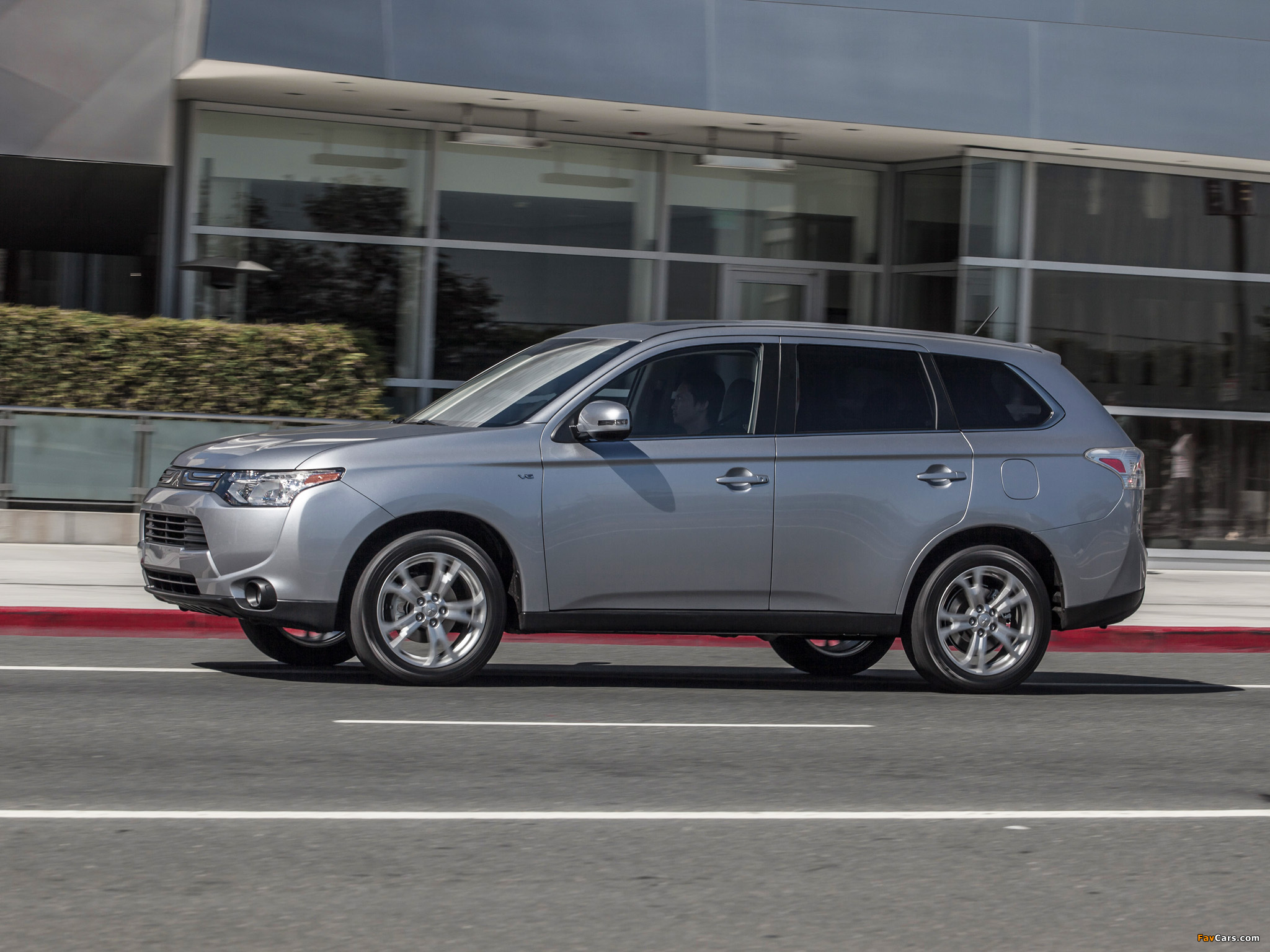Pictures of Mitsubishi Outlander US-spec 2013 (2048 x 1536)