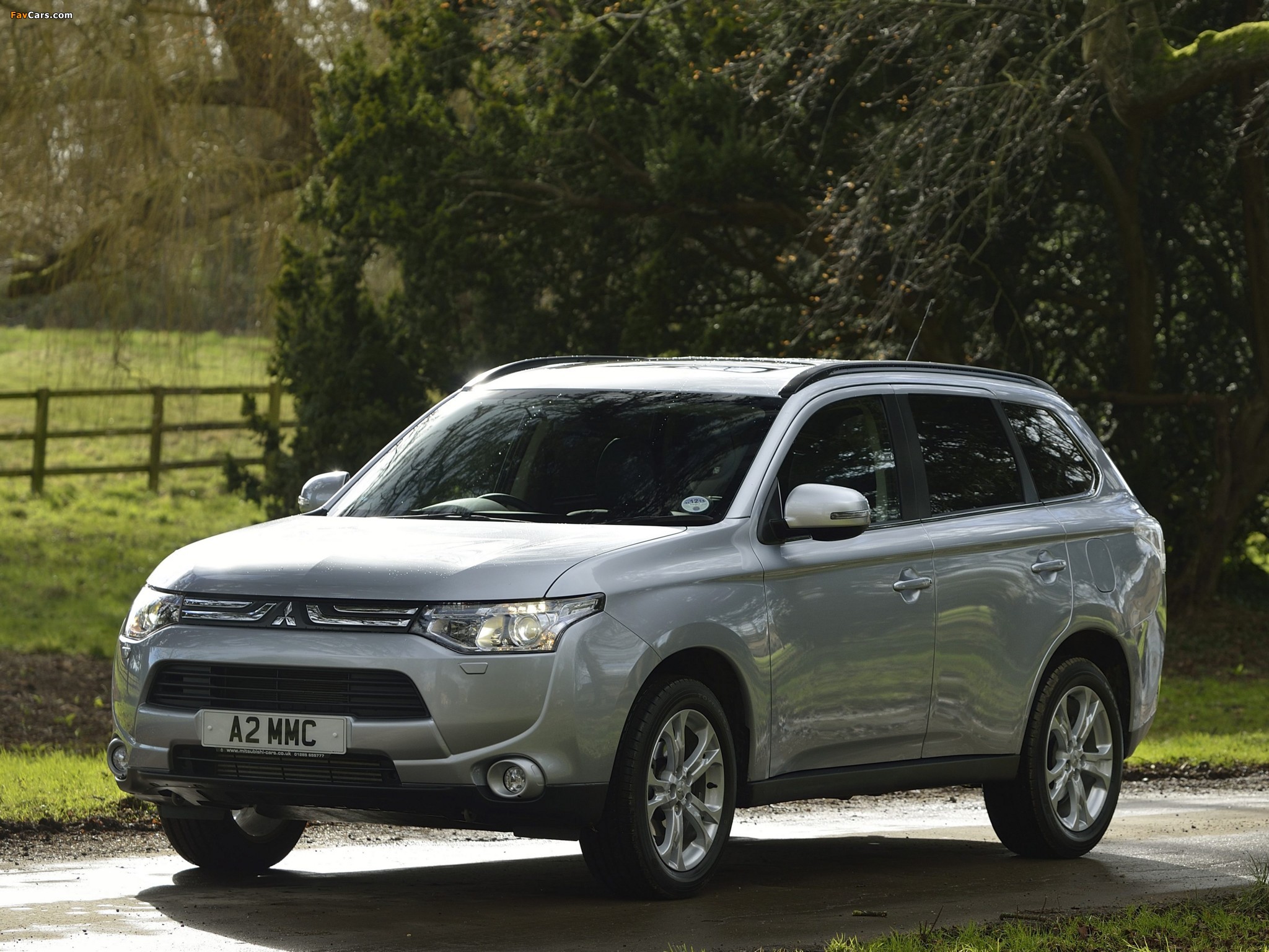 Pictures of Mitsubishi Outlander UK-spec 2013 (2048 x 1536)