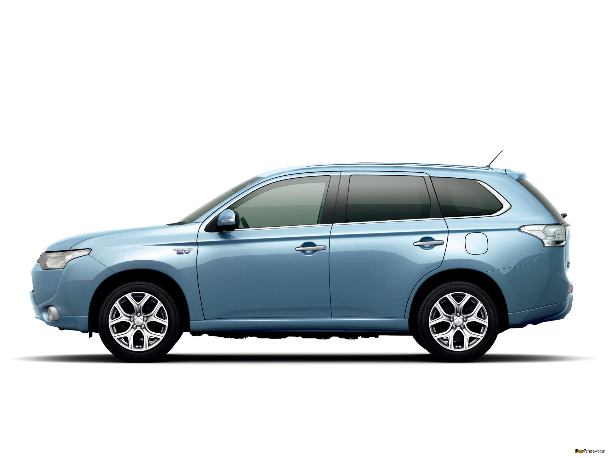 Mitsubishi Outlander PHEV JP-spec 2012 wallpapers (2048 x 1536)